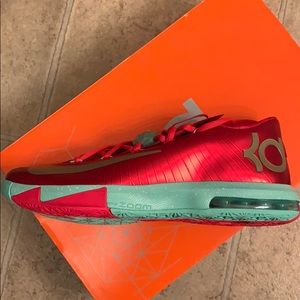 KD 6, never worn brand new !!